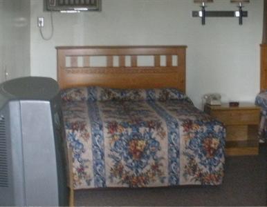 Edge O' The Woods Motel