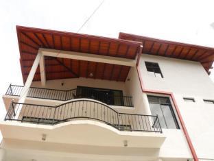Tharusha White House hotel
