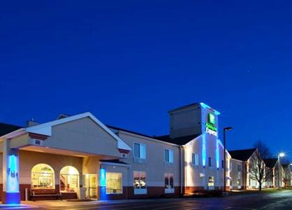 Holiday Inn Express Watertown