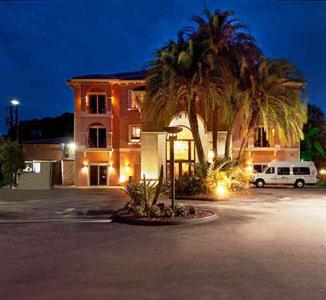 Tahitian Inn Hotel Cafe & Spa