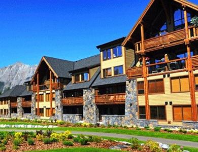 Rundle Cliffs Lodge Canmore