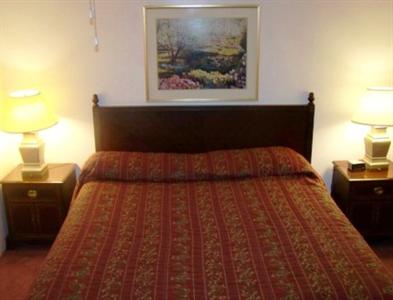 Golden Knight Inn and Suites