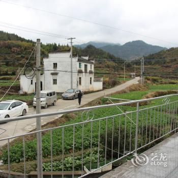Wuyuan yi little paradise inn