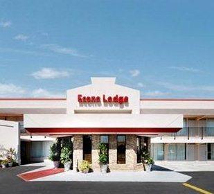 Econo Lodge Wall