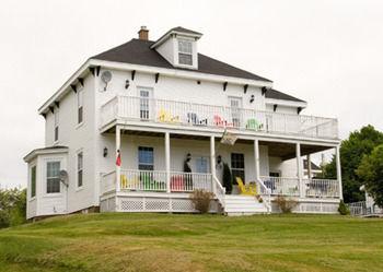 Dolan's Inn & Suites Motel