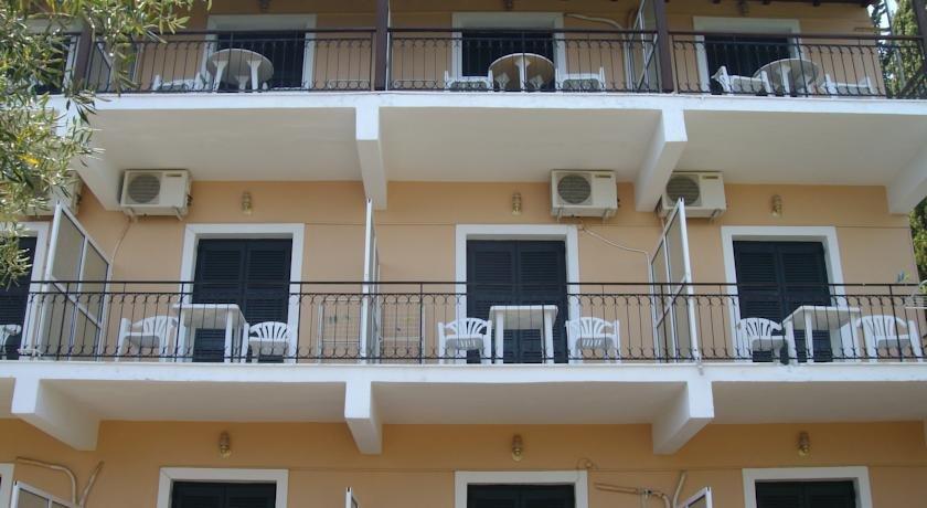 Spiros Apartments Benitses