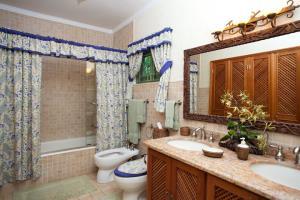 6 Br Villa With Pool - Discovery Bay