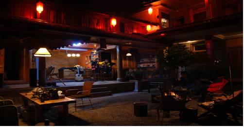 Lunhui Lianhua Hostel