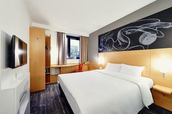 Ibis Krasnoyarsk Center Opening October 2015