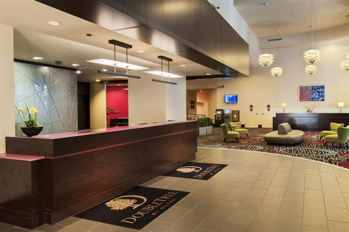 Doubletree Hotel Chicago-Magnificent Mile