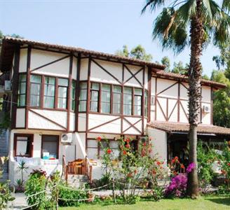 Erine Beach Club