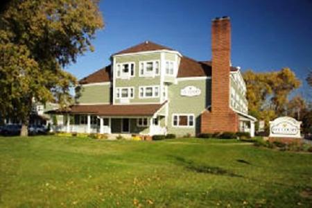 Ivy Court Inn & Suites