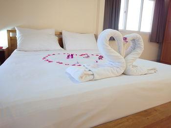Phra Tumnak Beach Guest House