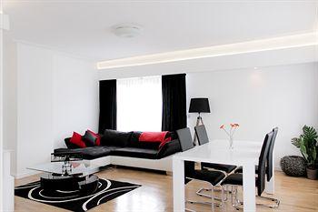 Villa Carlotta Apartments