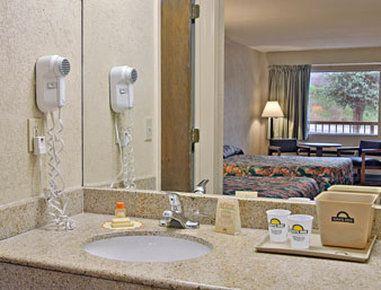 Days Inn West Macon