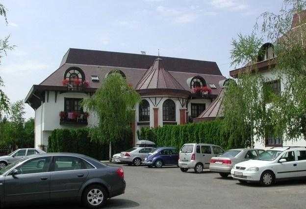 Karikas Panzio es Etterem