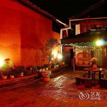 Lijiang Old Town porcelain Inn