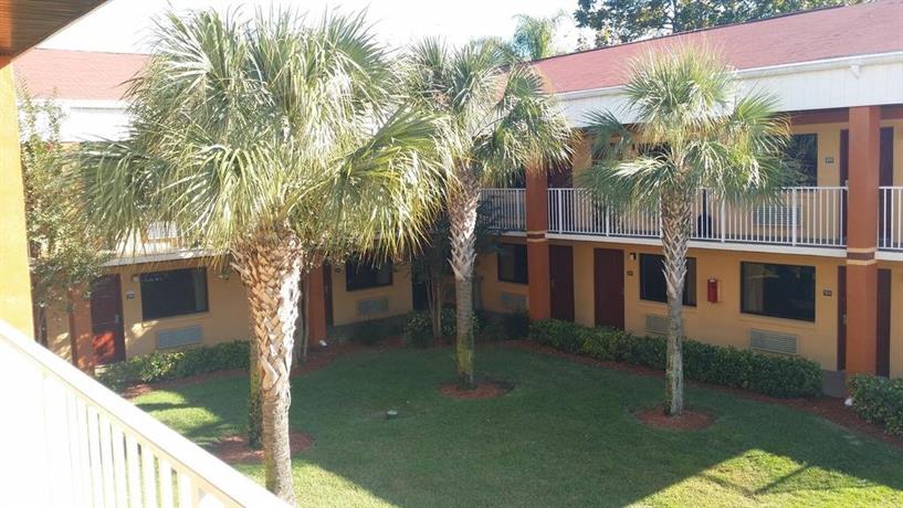 Howard Johnson Express Inn & Suites - South Tampa / Airport