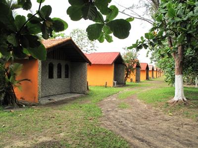 Villaggio Riviera Chalés e Camping