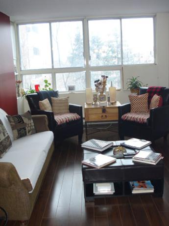 Homestay in Cote-des-Neiges-Notre-Dame-de-Grace near Plamondon Railway Station