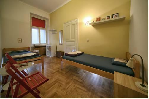Hobo Bear Hostel