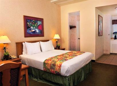 BEST WESTERN Lamplighter Inn and Suites at SDSU