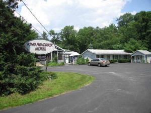 King Hendrick Motel & Cottages