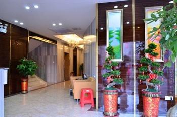 8 Day Hotel