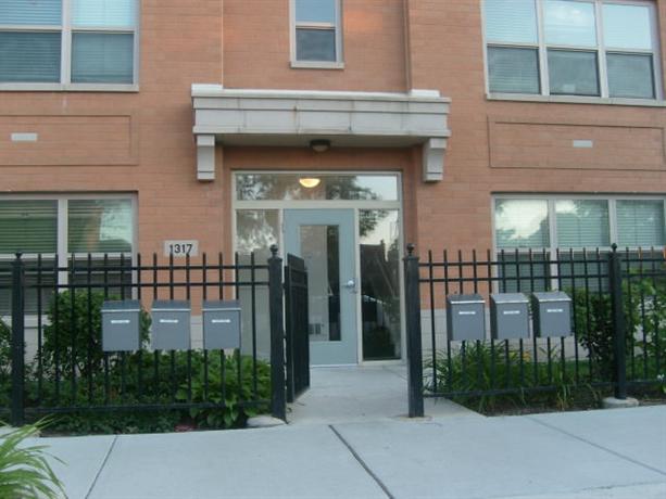 Homestay in Near West Side near Les Miller Field