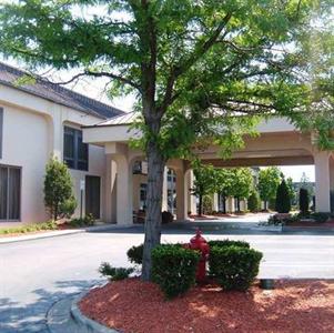 Baymont Inn and Suites - Southfield Detroit