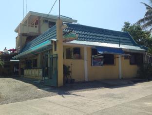 Surfer Girls Lodge