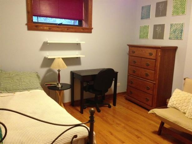 Homestay in Rogers Park near Lifeline Theatre