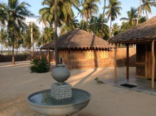 Funky Far Nest Eco Tropical Resort
