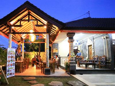 J Lestari Hotel