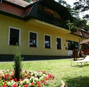 Apat Hotel es Etterem
