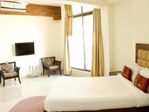 Laurent & Benon Lux Ser Apt -Khar West