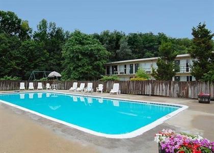 Econo Lodge Lenox