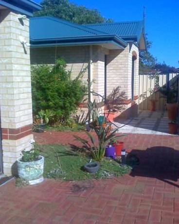 Homestay in Beaconsfield near Jizoan Zen Centre