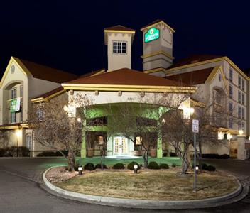 La Quinta Inn and Suites Denver International Airport