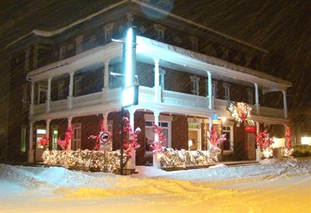 Auberge Chez Isaie Hotel Ferme-Neuve
