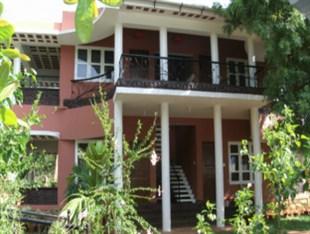 Inn Pondiville Forest Retreat