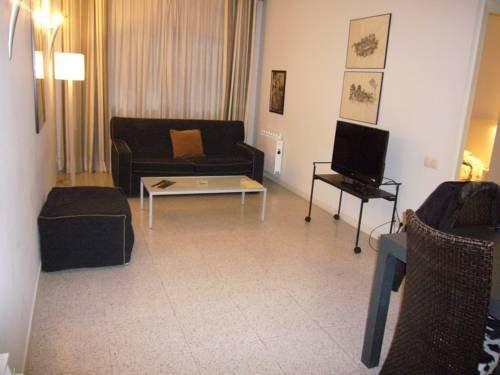 Apartaments Sant Jordi Sagues