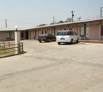 Holiday Host Motel