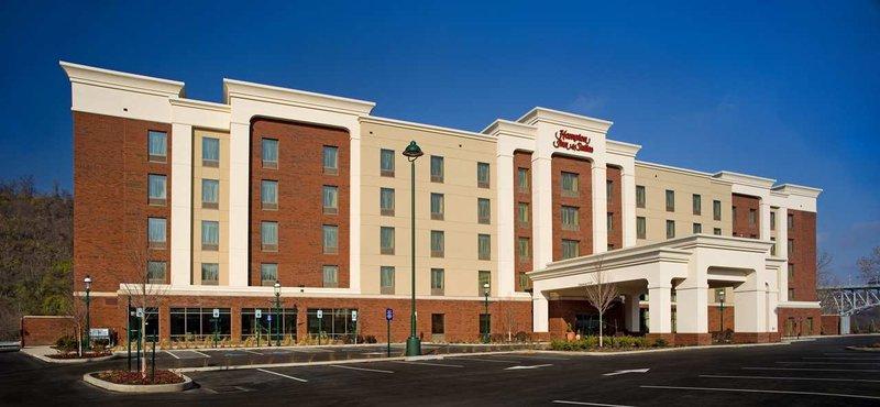 Hampton Inn & Suites Pittsburgh Waterfront