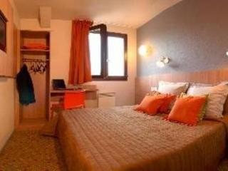 Balladins Savigny Le Temple Hotel