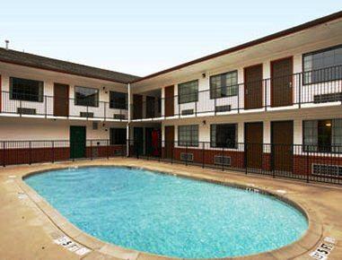 Baymont Inn and Suites Fayetteville