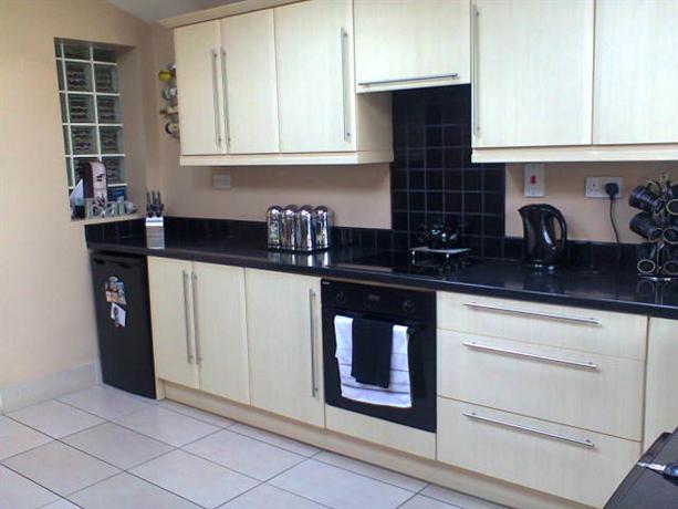 Homestay in Ballyfermot near Park West and Cherry Orchard Railway Station