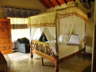 Saunter Paradise Hotel