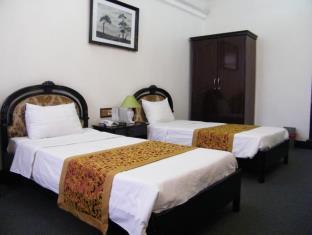 Trade Hotel
