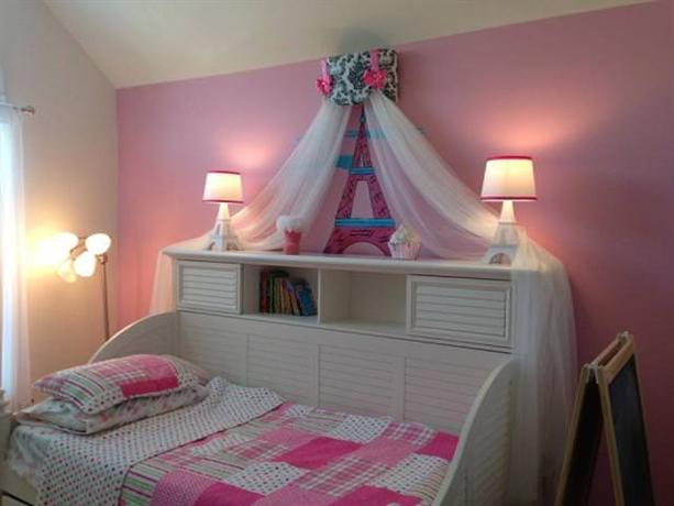 Homestay in Philadelphia near Hewson Cox House